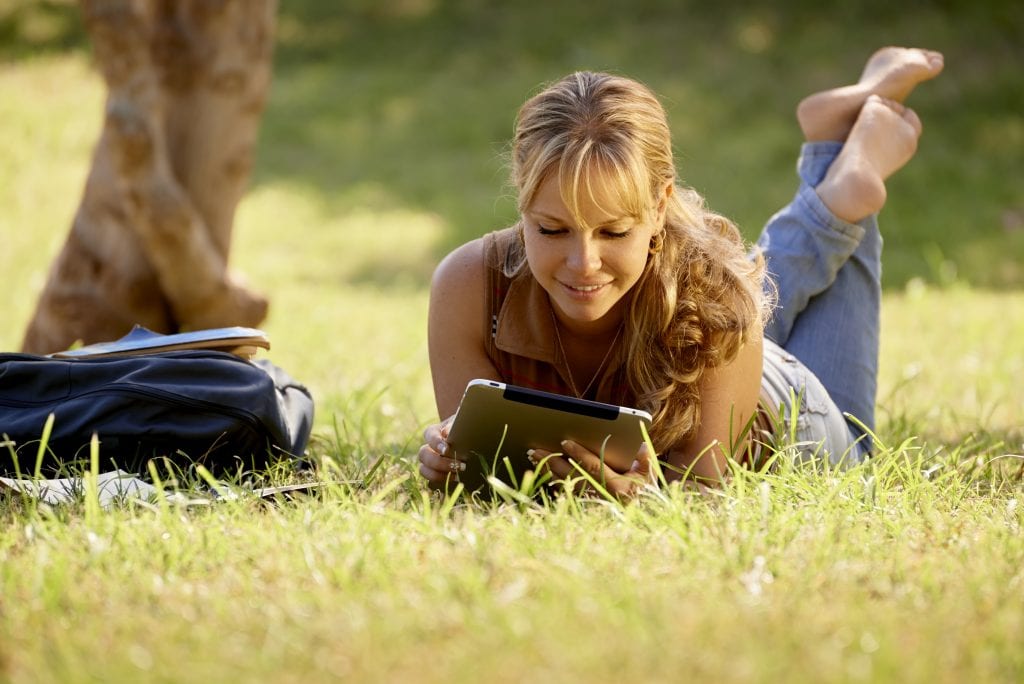 Teen readin